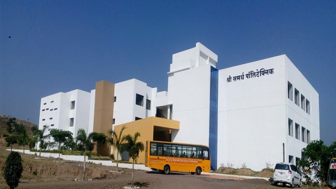 College bus outside the Shree Samarth Polytechnic building